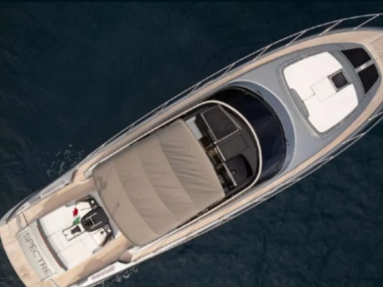 Uthyrning Motorbåt  Riva med en båtlicens 