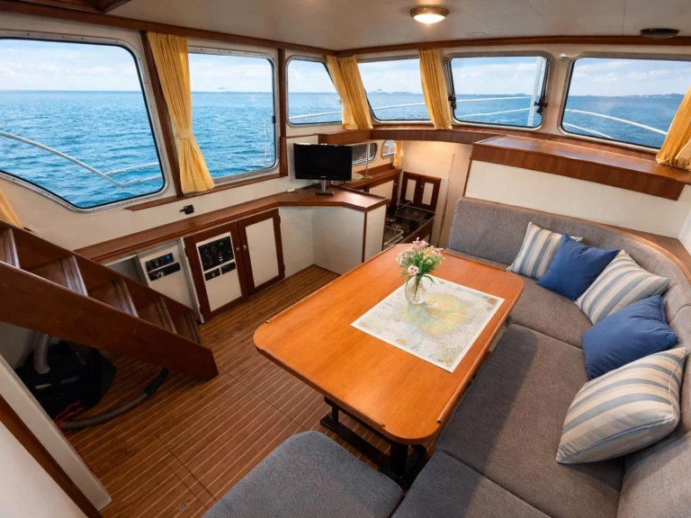 Uthyrning Kanalbåt Pedro med en båtlicens 