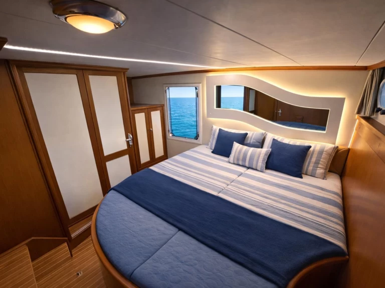 Pedro Skiron Typ 3 charter bareboat eller skeppad i Waren (Müritz)