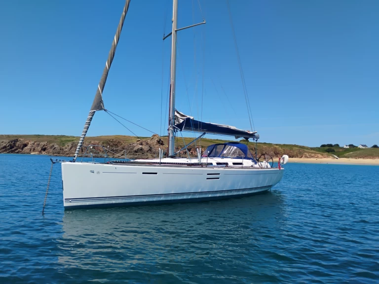 Dufour Dufour 40 E Performance charter bareboat eller skeppad i La Trinité-sur-Mer