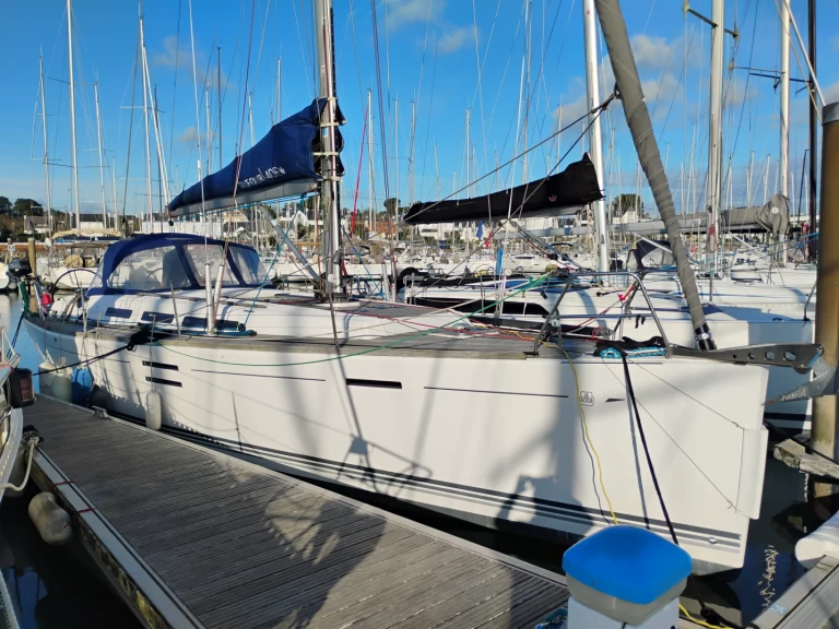 Yacht charter La Trinité-sur-Mer billig Dufour 40 E Performance