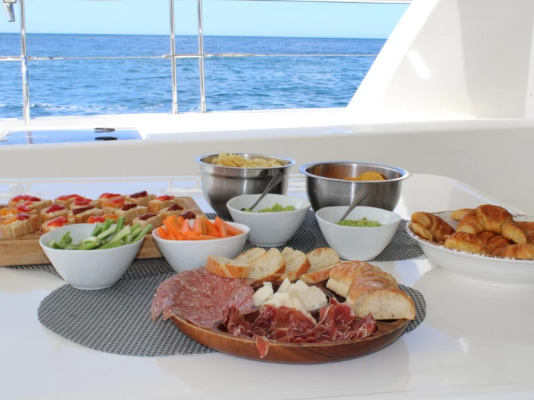 Power Cat   Power Cat 51 FT charter bareboat eller skeppad i Bahía Tamarindo