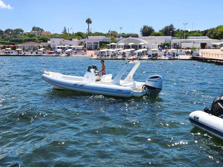 Uthyrning RIB Colbac marine med en båtlicens 