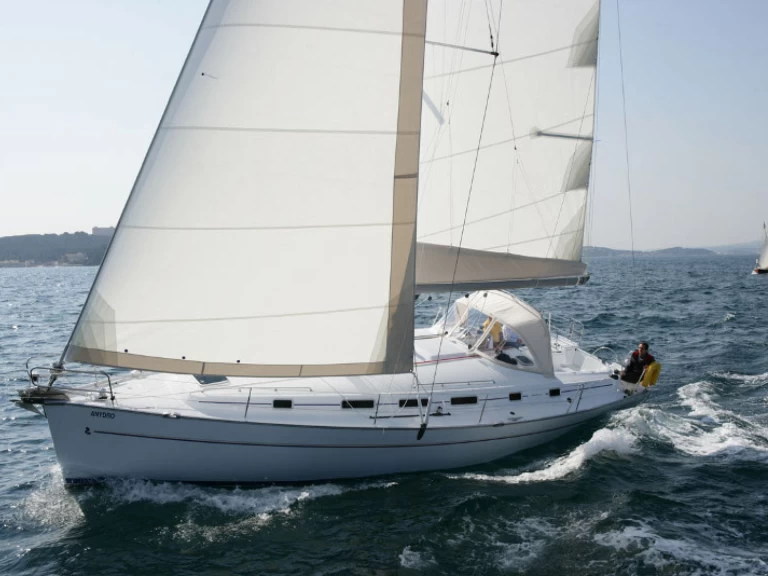 Bénéteau Cyclades 50.5 charter bareboat eller skeppad i Nea Peramos