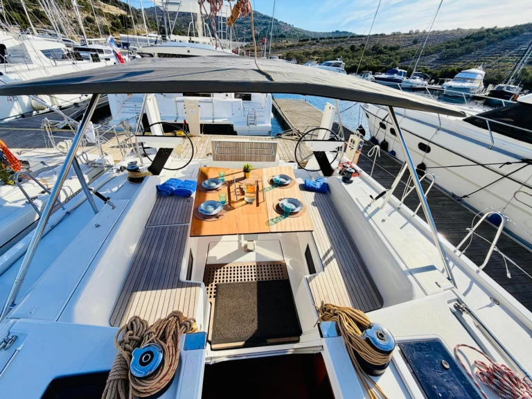 Yacht charter Primošten  billig Dufour 530