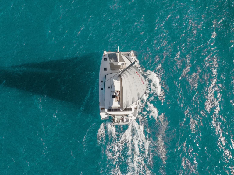 Fountaine Pajot Astrea 42 charter bareboat eller skeppad i Road Town