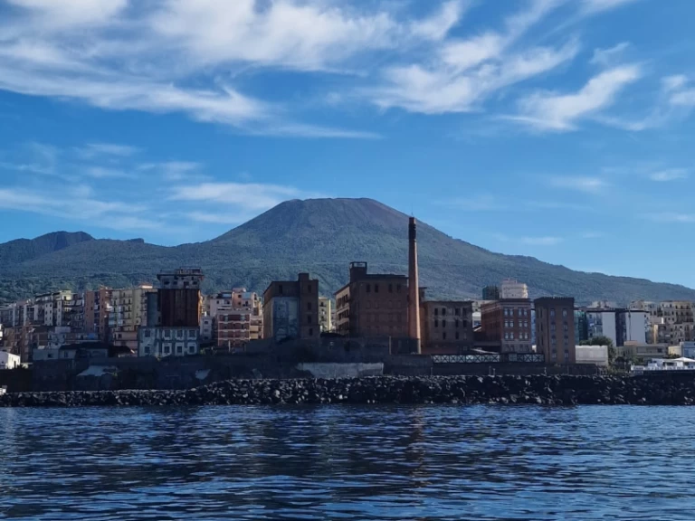 Gozzo gozzo torrese charter bareboat eller skeppad i Porto di Torre del Greco