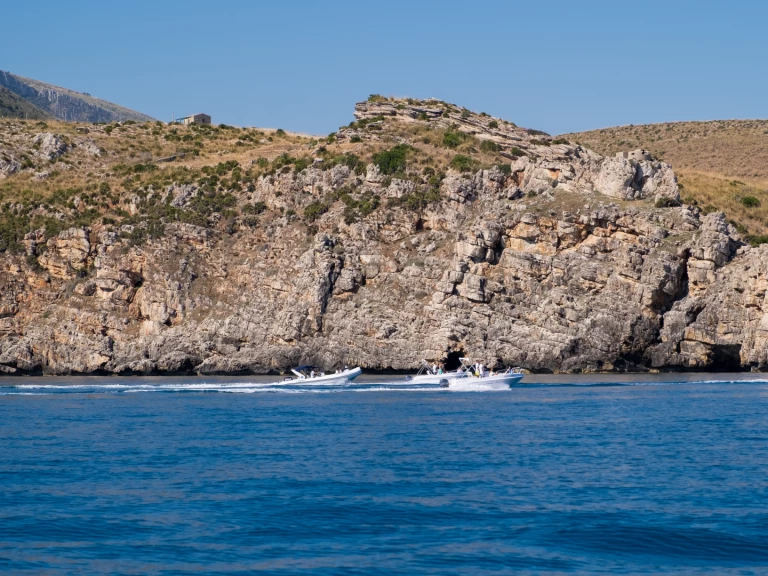 Uthyrning Motorbåt  bluline cantiere tancredi med en båtlicens 