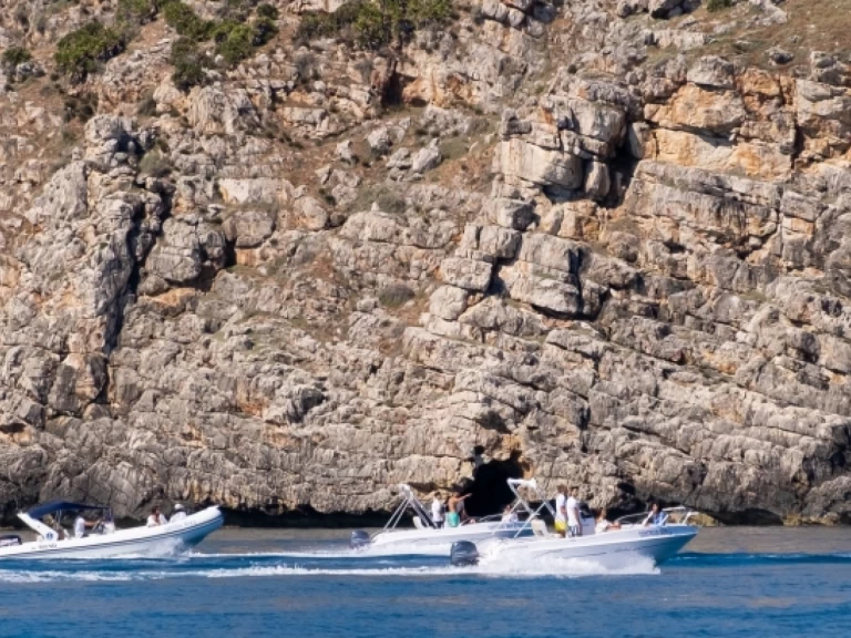 Uthyrning Motorbåt  Gozzo med en båtlicens 
