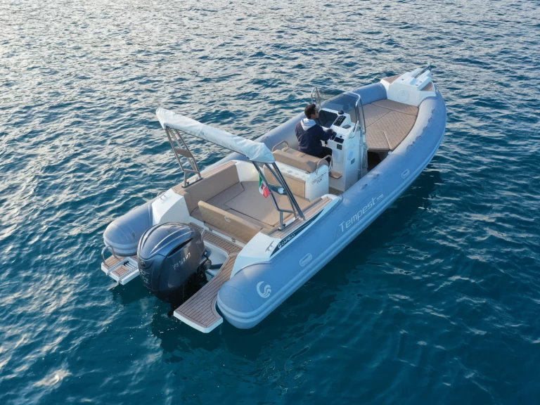 Capelli Tempest 775 charter bareboat eller skeppad i Santa Margherita Ligure