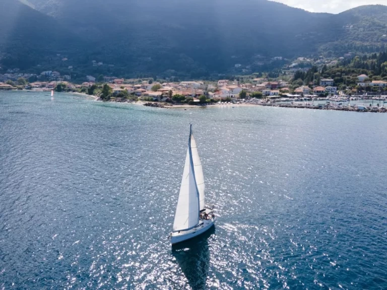 Uthyrning Segelbåt  Jeanneau med en båtlicens 