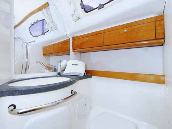 Hyra Segelbåt  med eller utan skeppare Bavaria Nikiána 