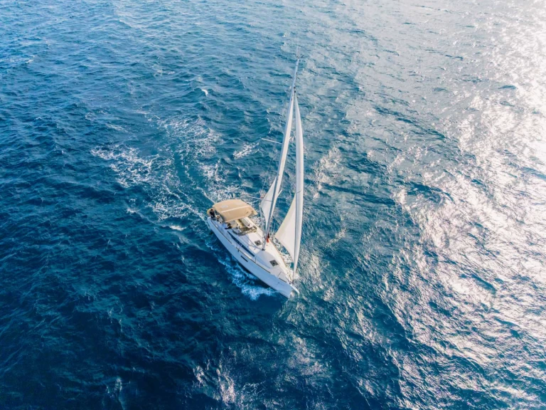 Uthyrning Segelbåt  Jeanneau med en båtlicens 