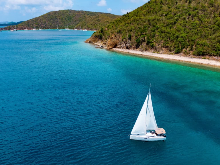 Uthyrning Segelbåt  Jeanneau med en båtlicens 