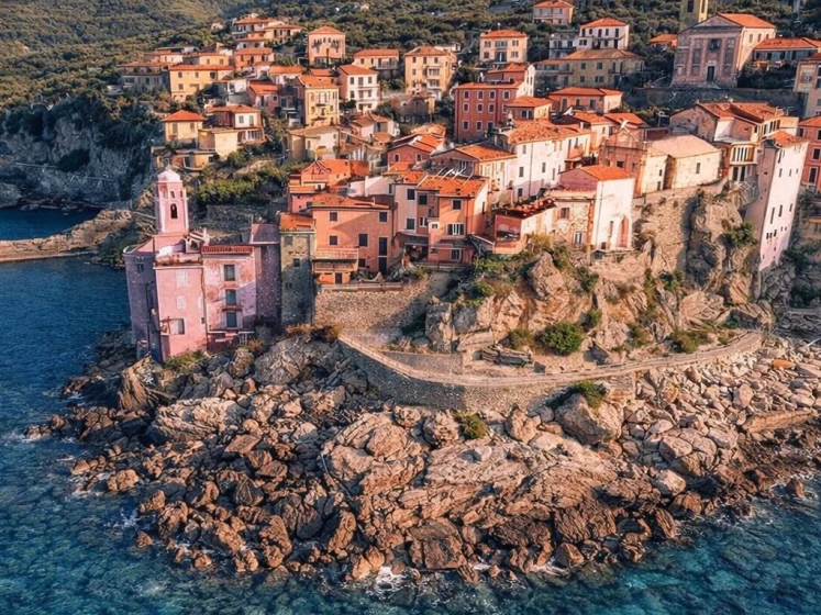 Båtuthyrning Boston Whaler Boston Whaler 220 Dauntless i La Spezia på Samboat 