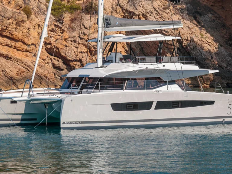 Hyra Katamaran  med eller utan skeppare Fountaine Pajot Palermo 