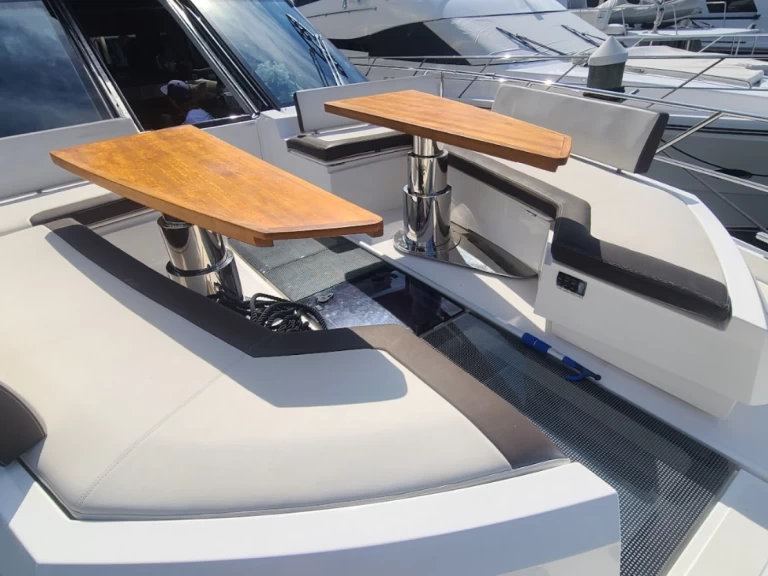 Hyra Lyx yacht med eller utan skeppare Galeon Miami Beach 