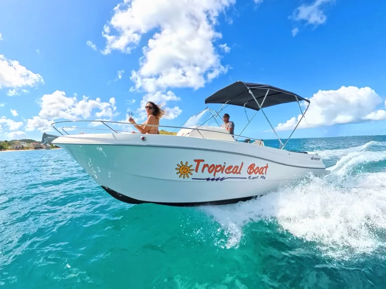 Pacific Craft Pacific Craft 750 Open charter bareboat eller skeppad i Marigot