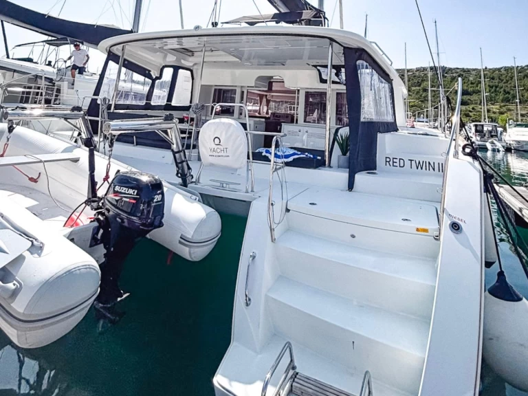 Lagoon Lagoon 450 F charter bareboat eller skeppad i Primošten 