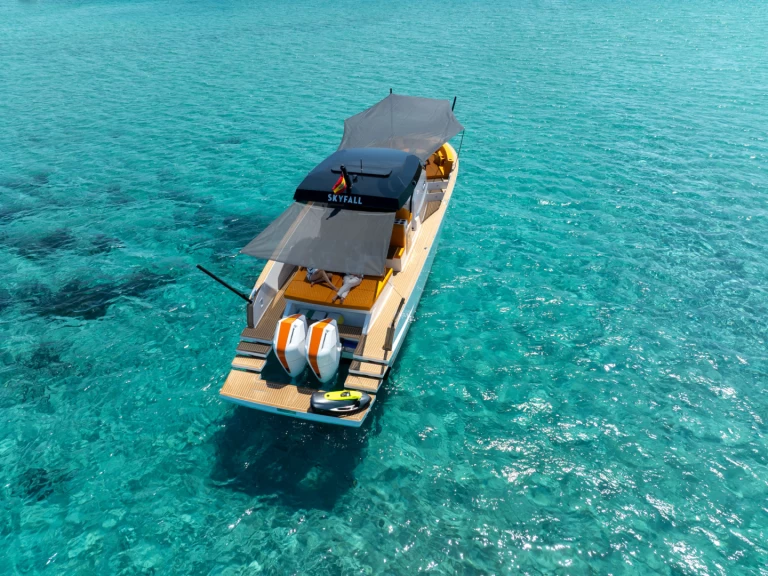 Tesoro T40 charter bareboat eller skeppad i Mahon