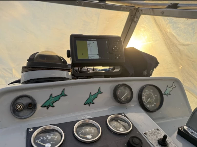 Uthyrning Motorbåt  Rio med en båtlicens 