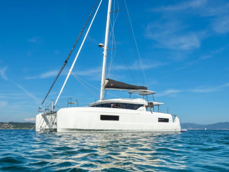 Lagoon Lagoon 43 charter bareboat eller skeppad i Bas du Fort