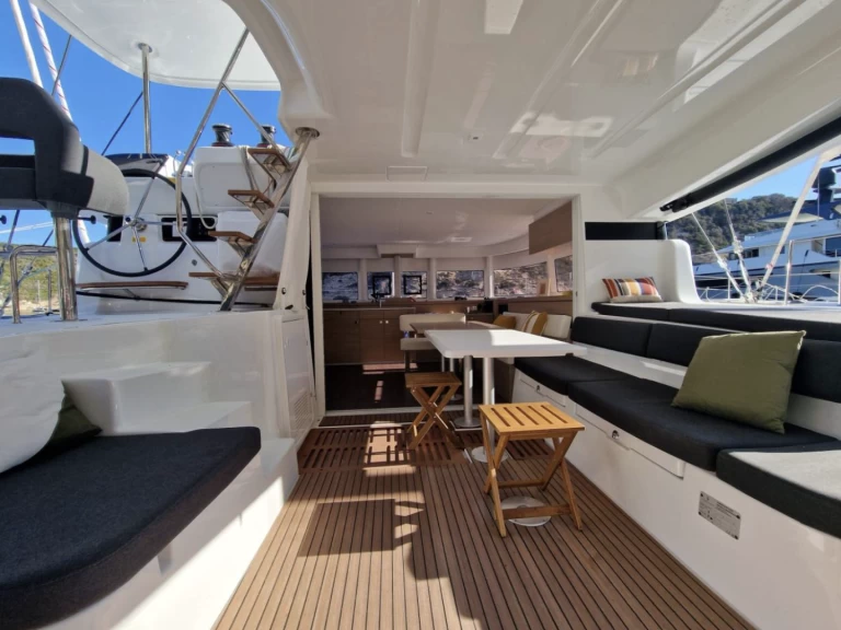 Båtuthyrning Lagoon Lagoon 43 i Bas du Fort på Samboat 