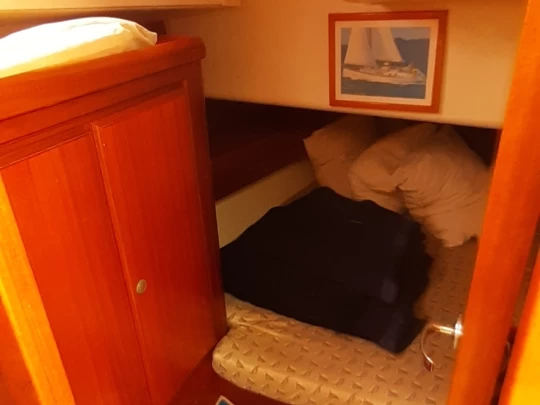 Dufour Dufour 35 Classic charter bareboat eller skeppad i Sari-Solenzara