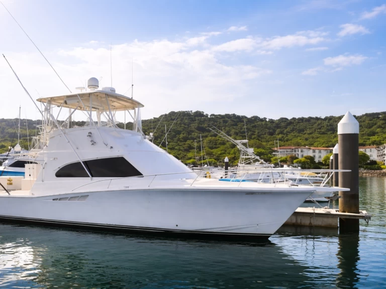 Luhrs Luhrs 43 FT charter bareboat eller skeppad i Coco Bay