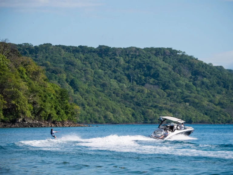 Hyr en Jet Boat Jet Boat 24 FT  Coco Bay 