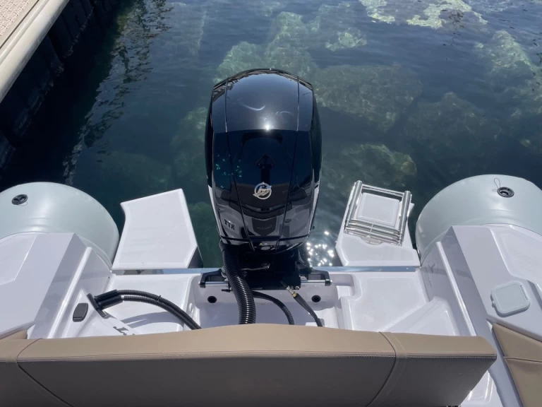 Ranieri Cayman 21 Sport charter bareboat eller skeppad i Cavalaire-sur-Mer