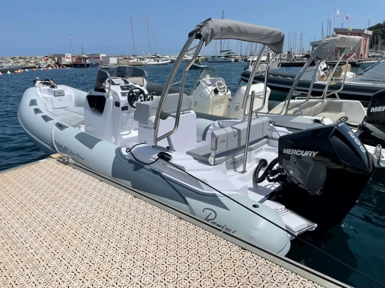Yacht charter Cavalaire-sur-Mer billig RANIERI 23 CAYMAN SPORT TOURING