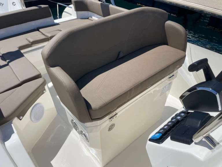 Uthyrning RIB Joker Boat med en båtlicens 