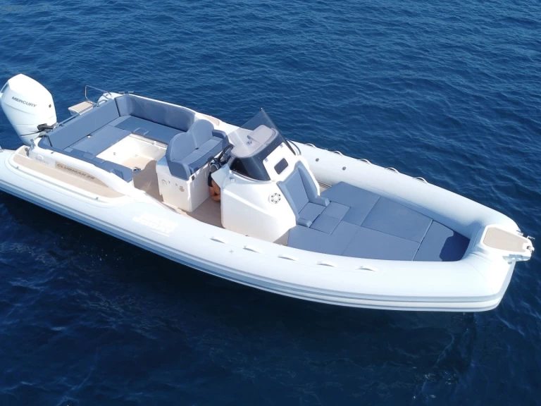 Joker Boat JOKER 28 charter bareboat eller skeppad i Cavalaire-sur-Mer