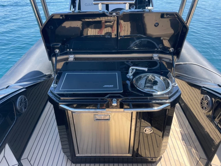 Joker Boat Clubman 30 charter bareboat eller skeppad i Cavalaire-sur-Mer