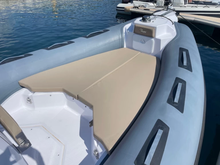 Ranieri Cayman 26 Sport Touring charter bareboat eller skeppad i Cavalaire-sur-Mer