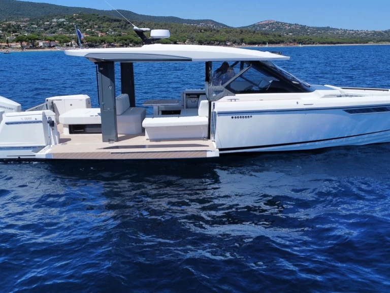 Hyr en Saxdor 400 GTO Cavalaire-sur-Mer 