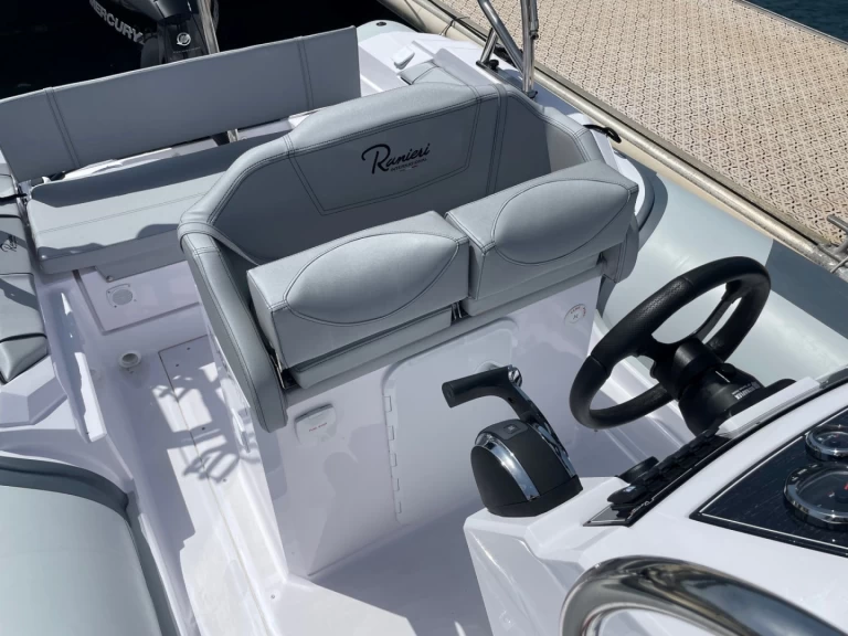 RIB för uthyrning Cavalaire-sur-Mer till det bästa priset 