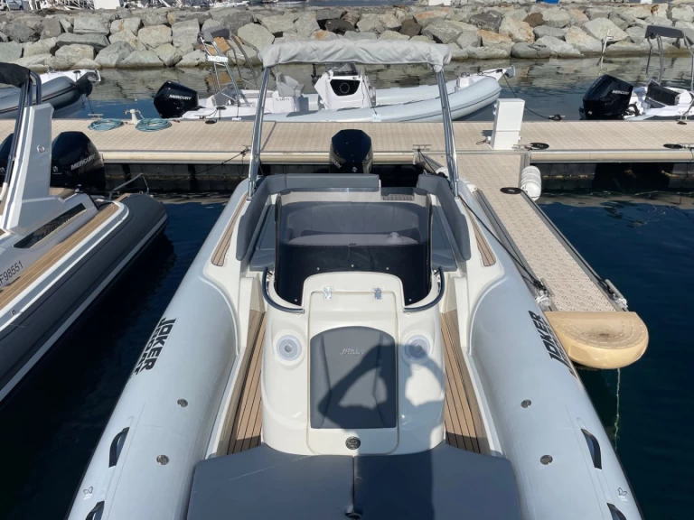 Joker Boat Clubman 24 charter bareboat eller skeppad i Cavalaire-sur-Mer