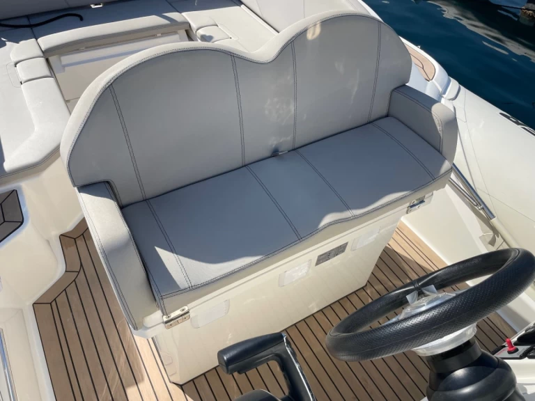 Uthyrning RIB Joker Boat med en båtlicens 