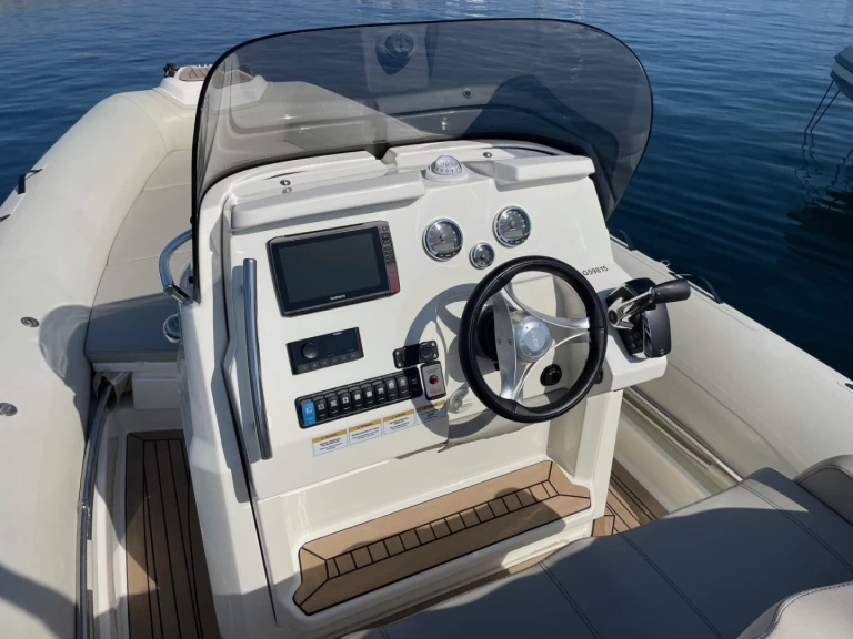 RIB för uthyrning Cavalaire-sur-Mer till det bästa priset 