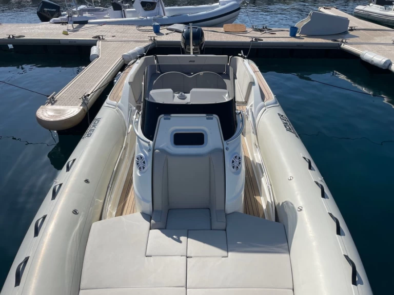 Joker Boat JOKER 28 charter bareboat eller skeppad i Cavalaire-sur-Mer