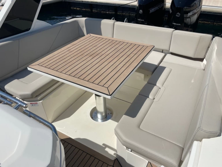 RIB för uthyrning Cavalaire-sur-Mer till det bästa priset 