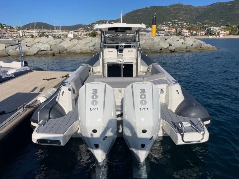Joker Boat clubman 35 charter bareboat eller skeppad i Cavalaire-sur-Mer