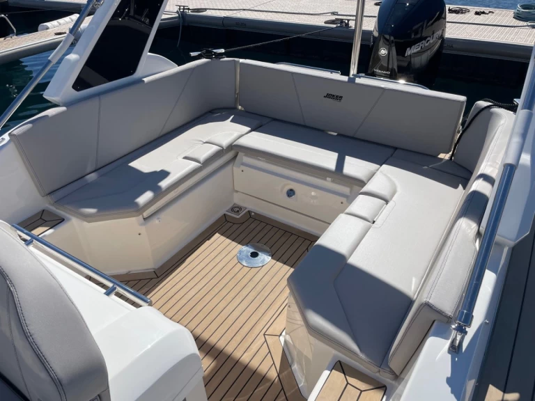 Joker Boat Clubman 28 charter bareboat eller skeppad i Cavalaire-sur-Mer
