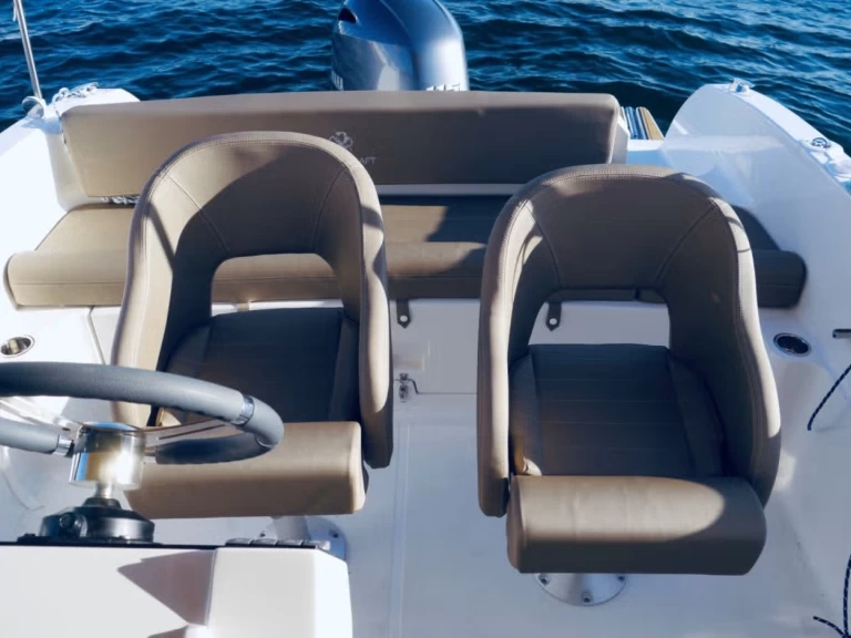 Yacht charter Combrit billig Pacific Craft 670 Open