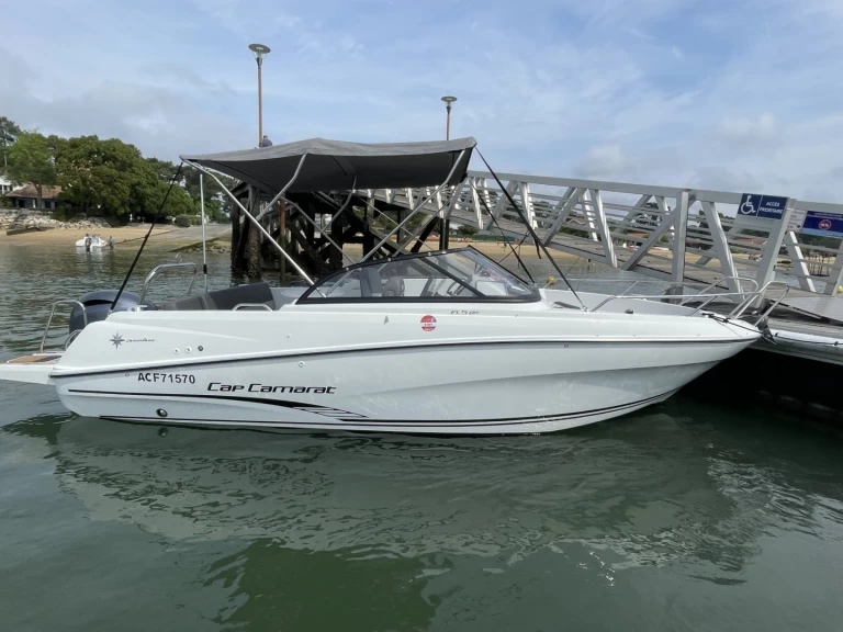 Hyr en Jeanneau Cap Camarat 6.5 BR Serie 2 Grand Piquey 