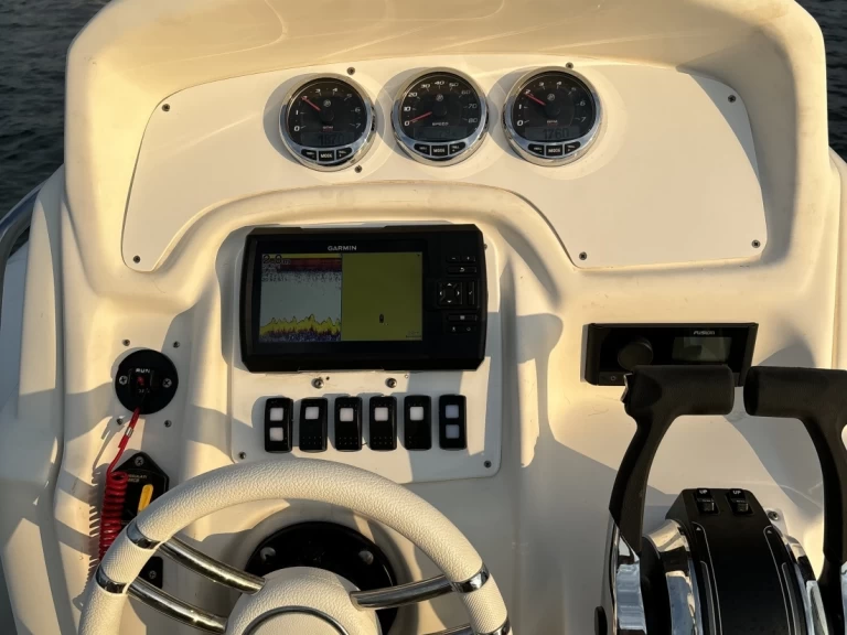 Hyr en Nuova Jolly Prince 28 Grand Piquey 