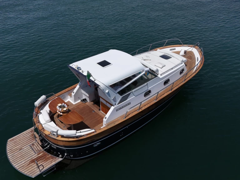 Apreamare Apreamare 11 charter bareboat eller skeppad i Sorrento