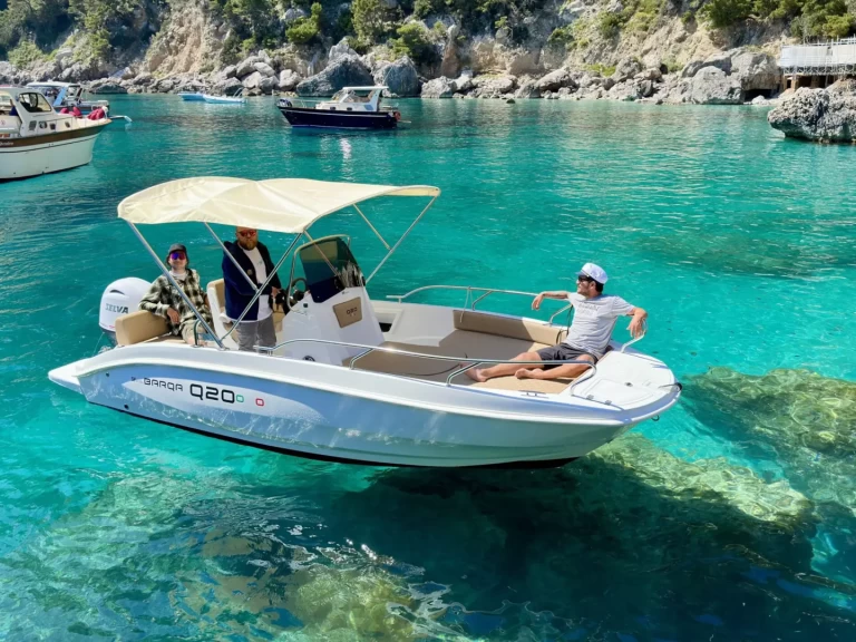 Barqa q25 charter bareboat eller skeppad i Sorrento